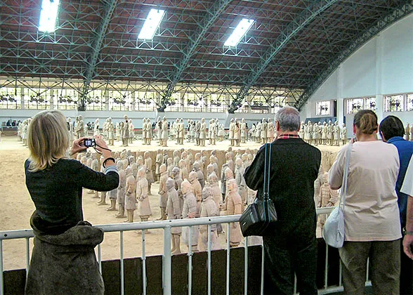 Tourists visiting the Terracotta Warriors